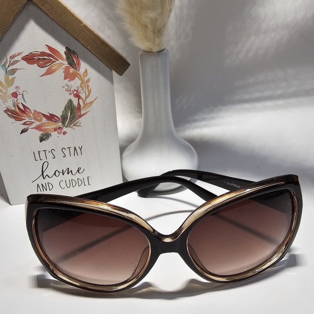 Jessica Simpson J5234 Black & Tan Two-Tone Butterfly Sunglasses